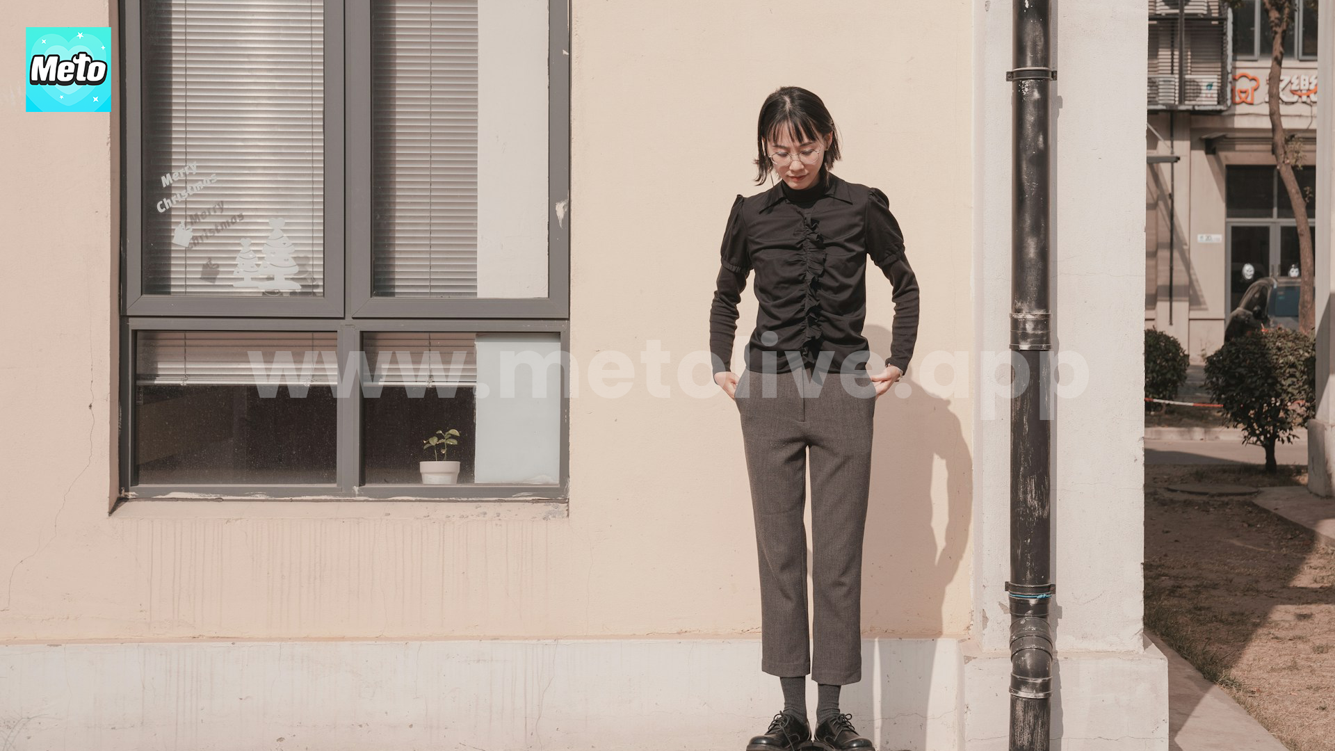 Tips to Avoid Becoming a Passive Meto Live Host