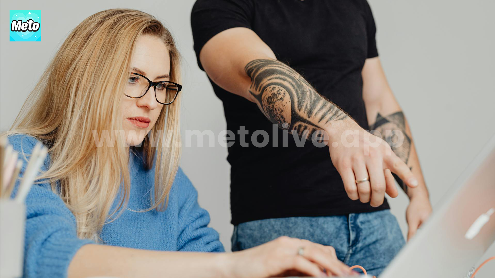 Guiding Hosts to Be Respectable as Meto Live Agents